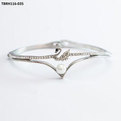 TBRH116 ZXS V-Shaped Hand Bracelet