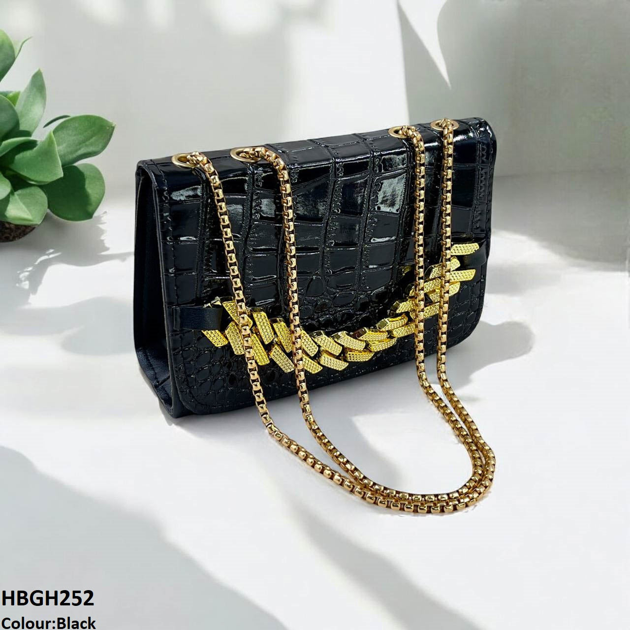 HBGH252 CYG Chain Hand Bag