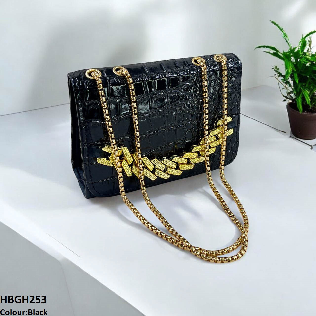 HBGH253 CYG Chain Hand Bag