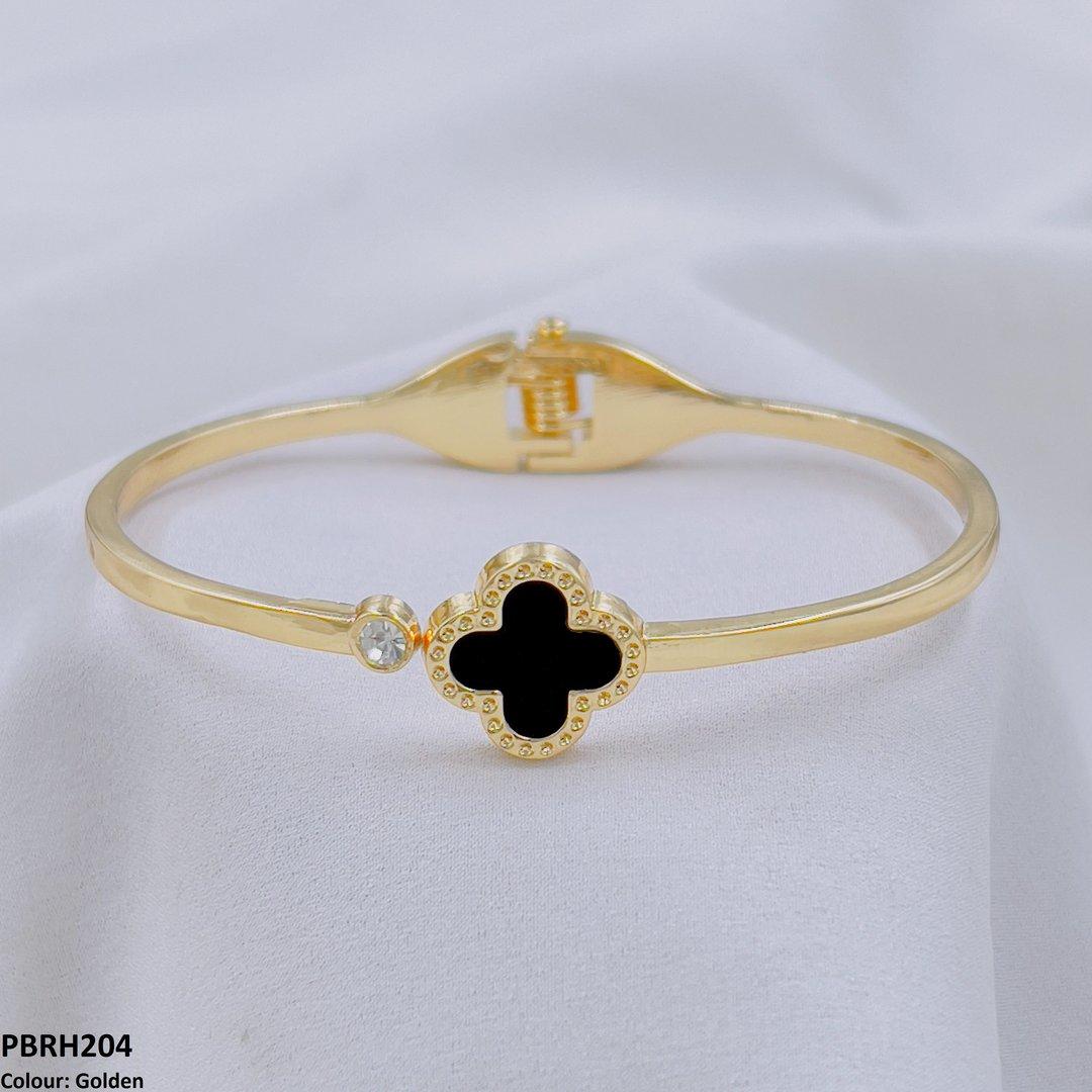 TBRH204 XHU Clover Hand Bracelet
