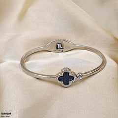 TBRH204 XHU Clover Hand Bracelet