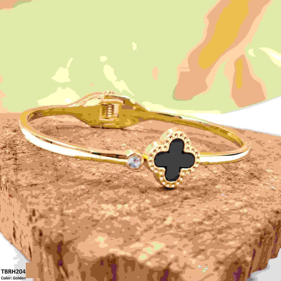 TBRH204 XHU Clover Hand Bracelet