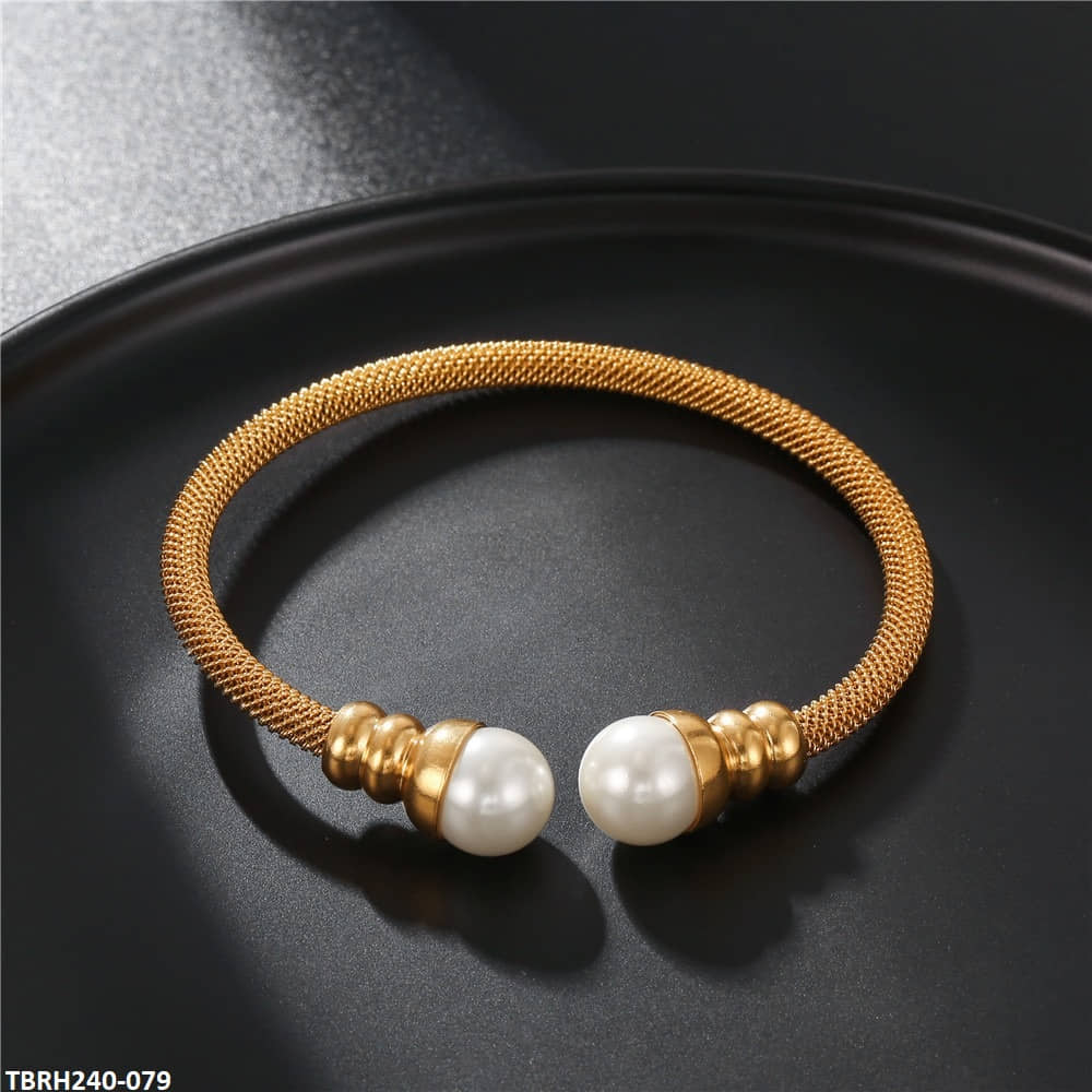 TBRH240 ZHJ Pearl Hand Bracelet Openable