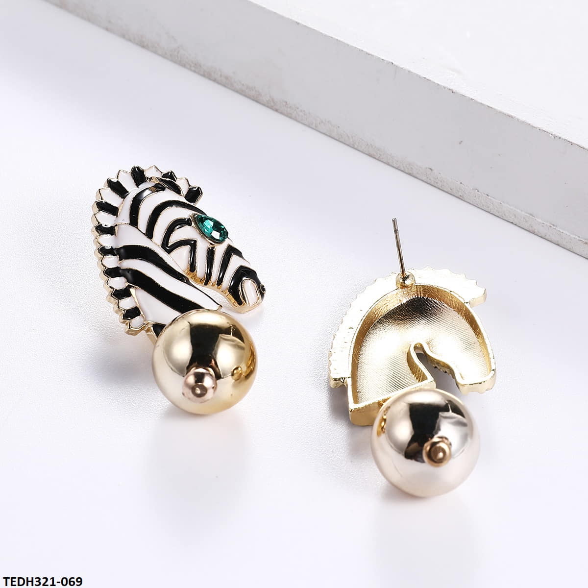 TEDH321 KSU Painted Zebra Drop Earrings Pair