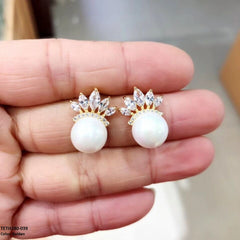 TETH280 DNG Pearl Earring Studs