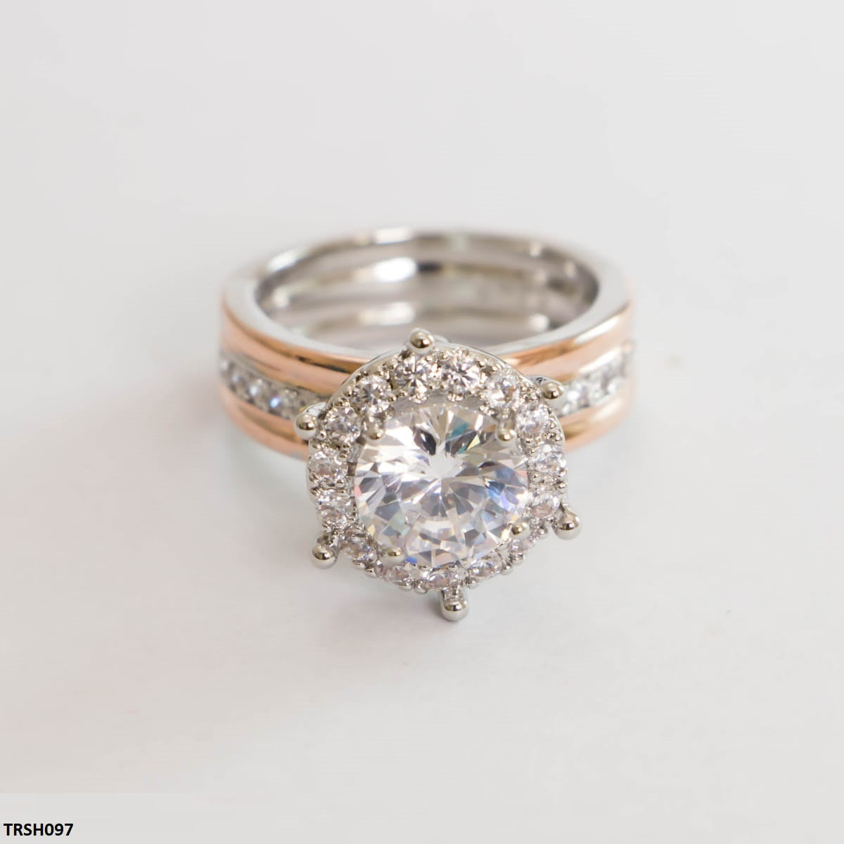 TRSH097 CSH Up Level Round Zircon Ring